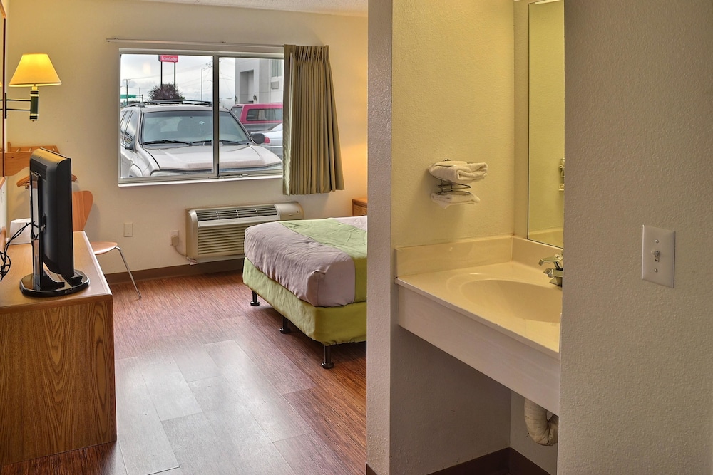 Motel6 Billings, MT - North 24/50