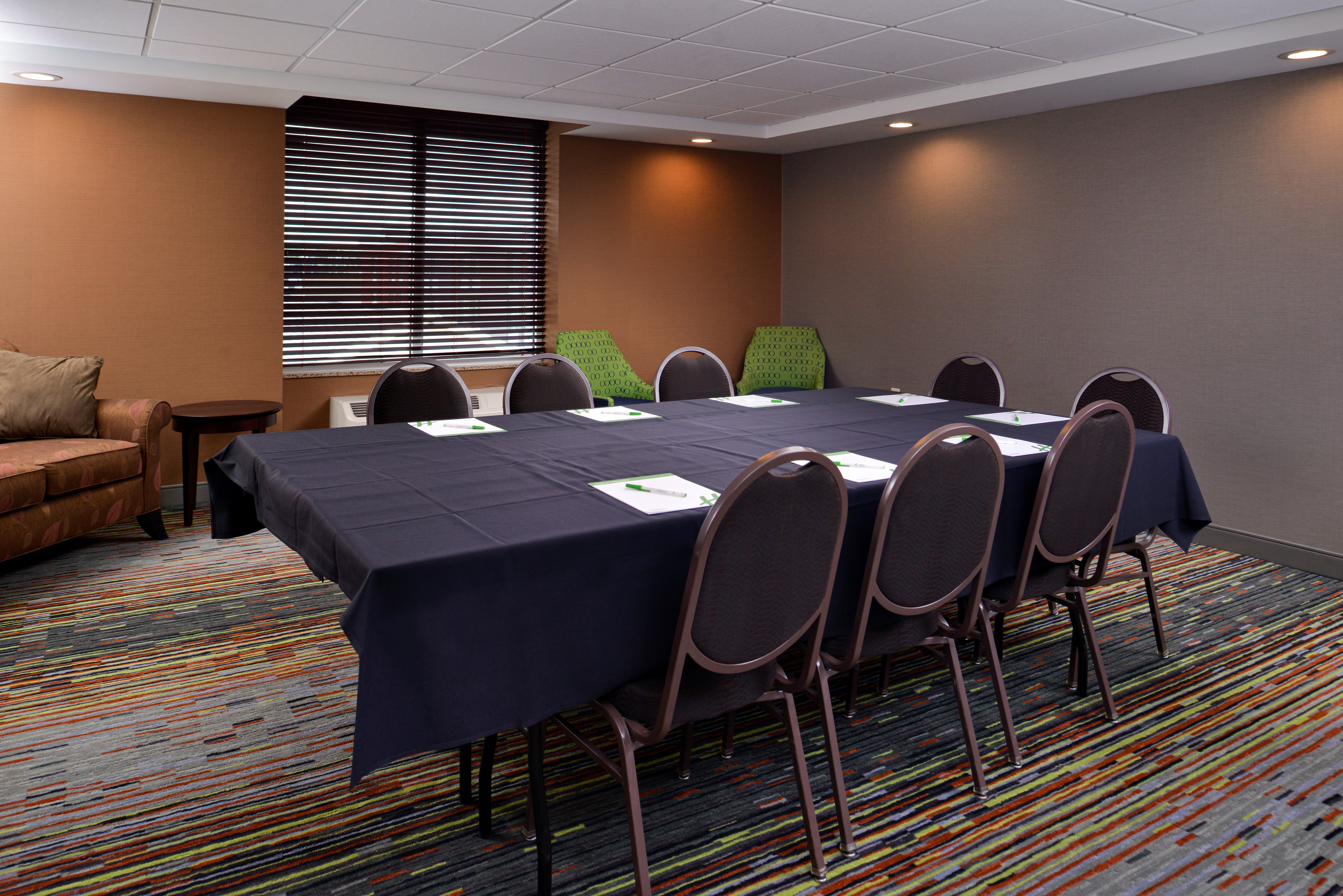 Holiday Inn Hotel and Suites Rochester Marketplace 56/64