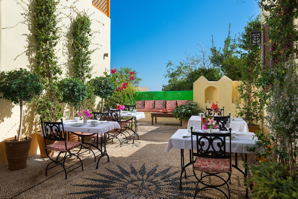 Nikos Takis Fashion Hotel 58/75