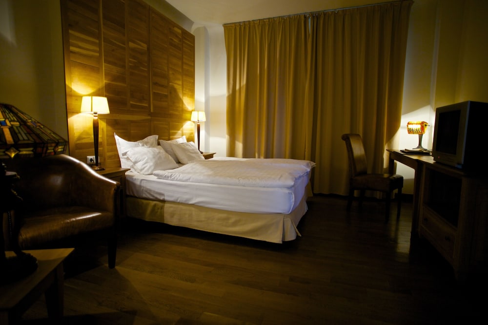 Rembrandt Hotel 13/49