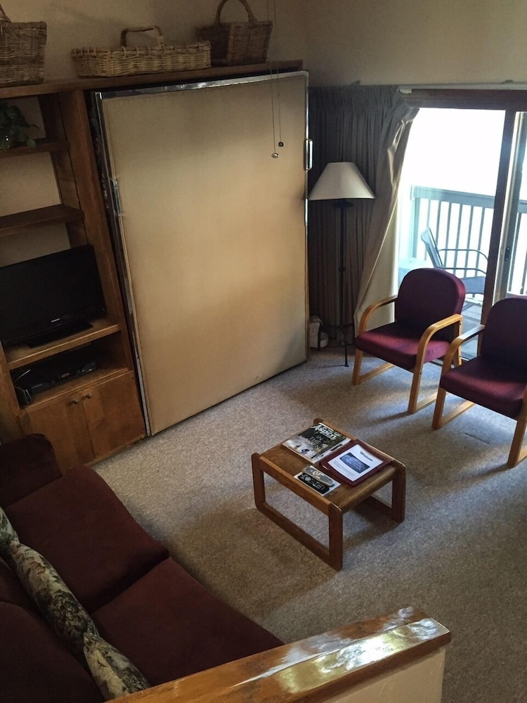 Shadow Mountain Lodge 44/68