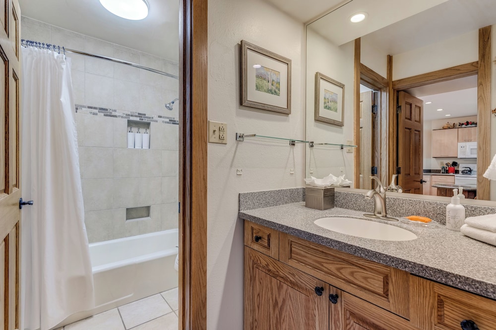 Laurelwood A Destination Residence 76/76