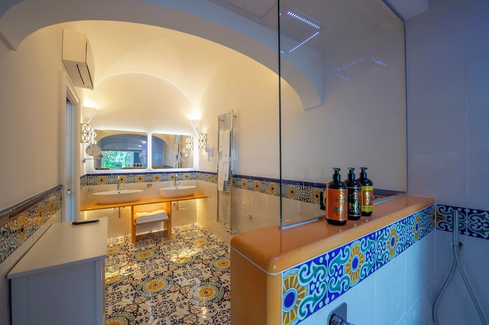 Hotel Pellegrino 24/50