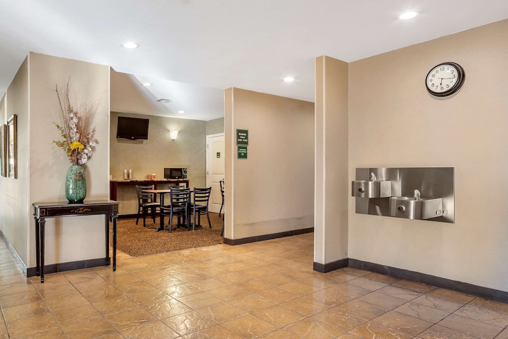 Quality Inn & Suites Livermore Wine Country 7/36