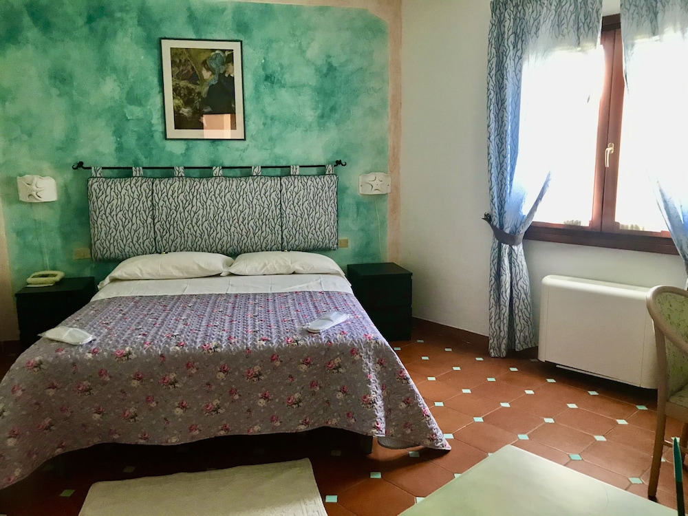 Stefania Hotel 41/87