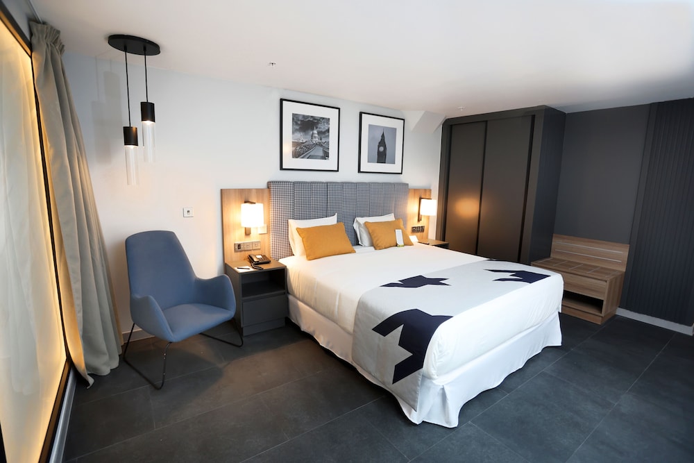 Deluxe, Twin Beds, No Window، Hotel Riu Plaza London Victoria 5/10
