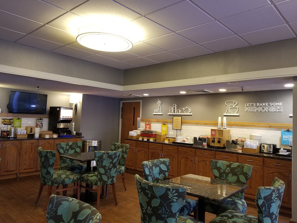 Hampton Inn Springfield-South 32/39