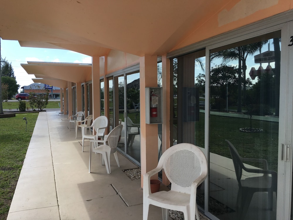 Warm Mineral Springs Motel 17/45