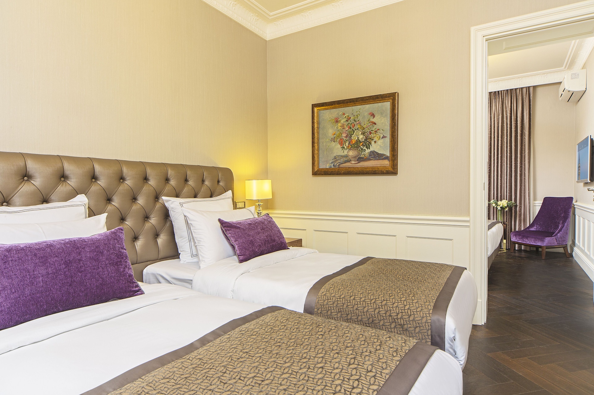 DELUXE, TWIN BEDS