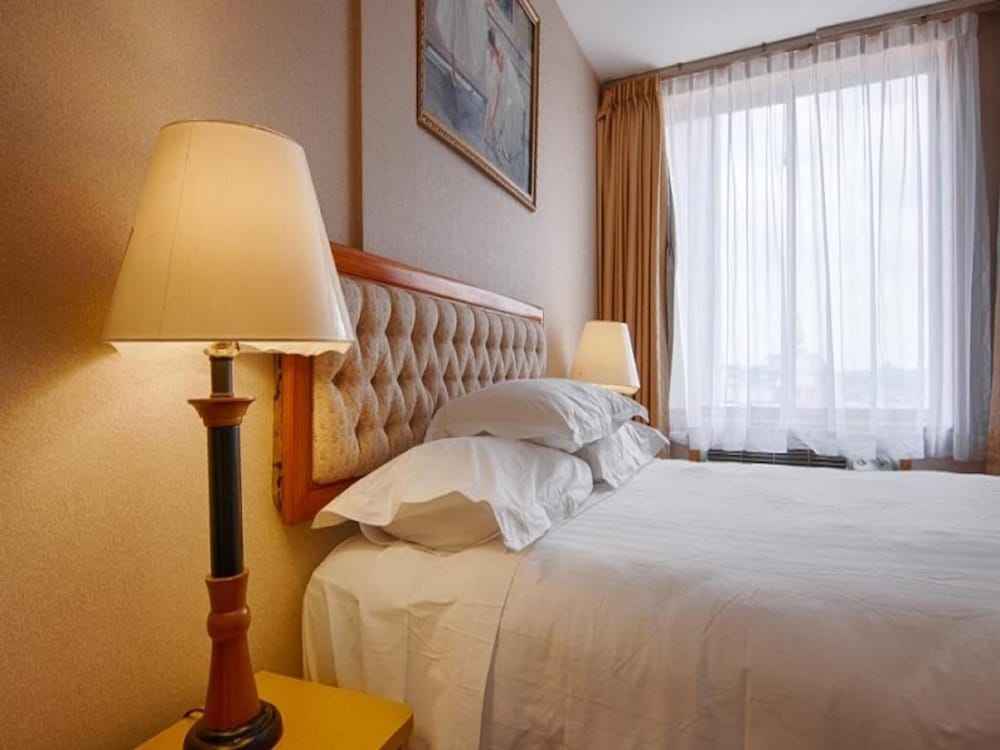 Flushing Hotel 14/60
