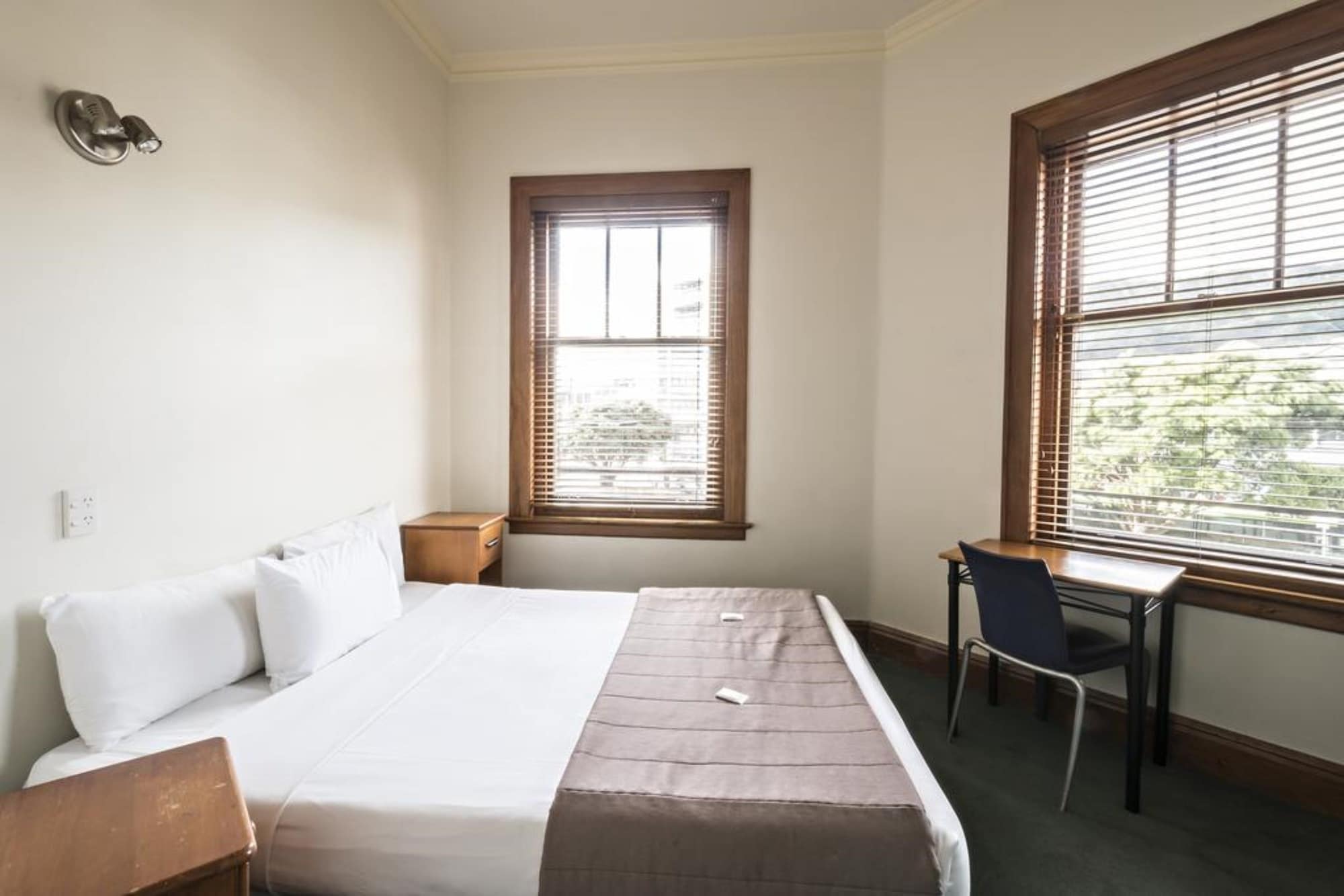 ROOM, SINGLE