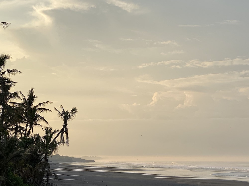 Absolute Beachfront Romantic Villa Laut 19/30