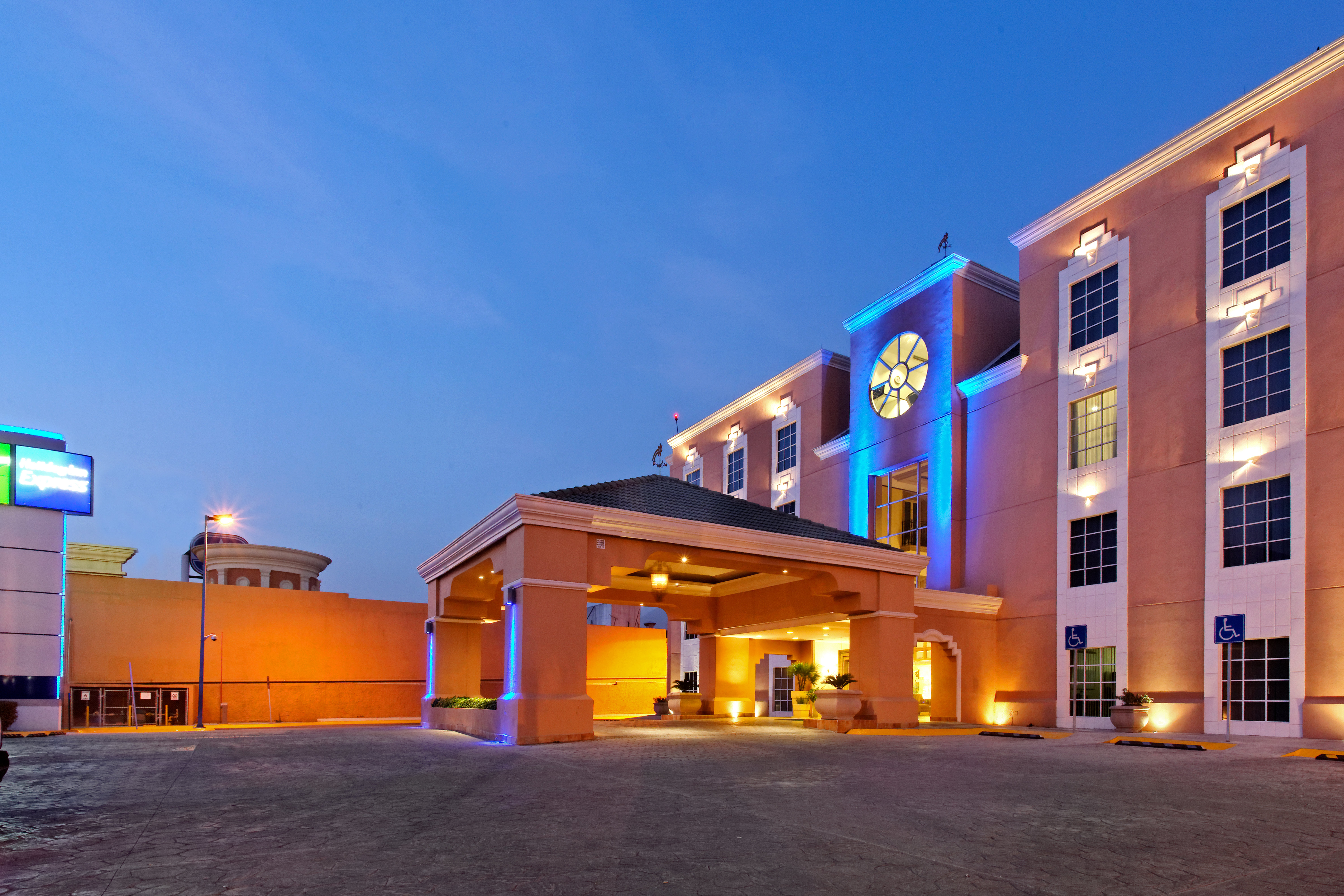 Holiday Inn Express Monterrey Tecnologico 41/50