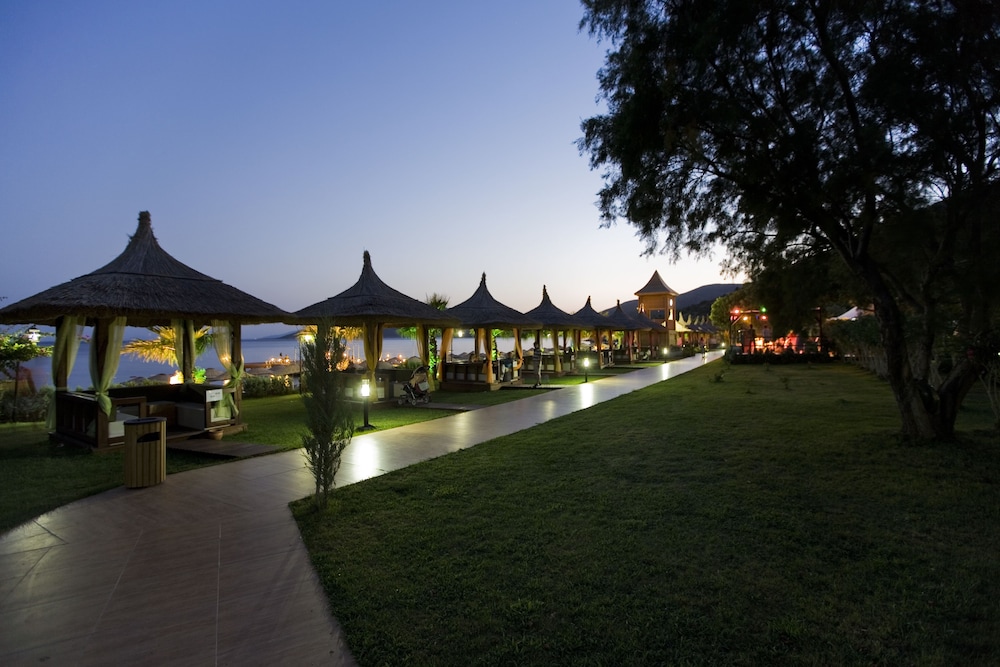 Latanya Park Resort 34/41