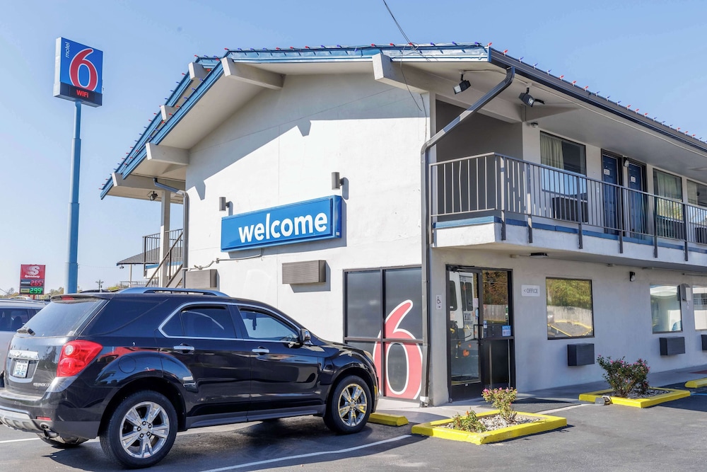 Motel6 Elizabethtown, KY 45/55