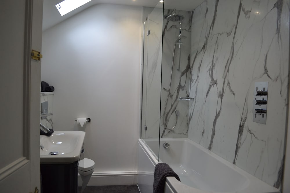 COED-Y-FRON GUEST HOUSE 30/30