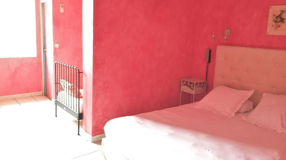 HOTEL LE CLEMENT V 14/66