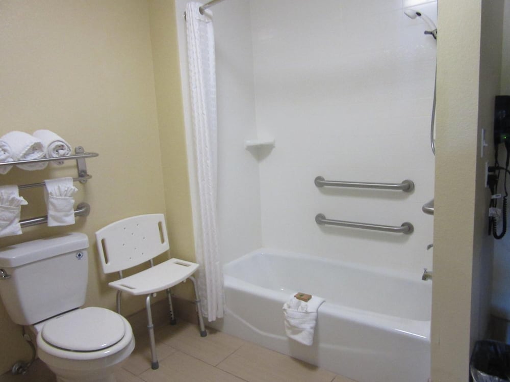 Executive Inn and Suites Tyler 24/51