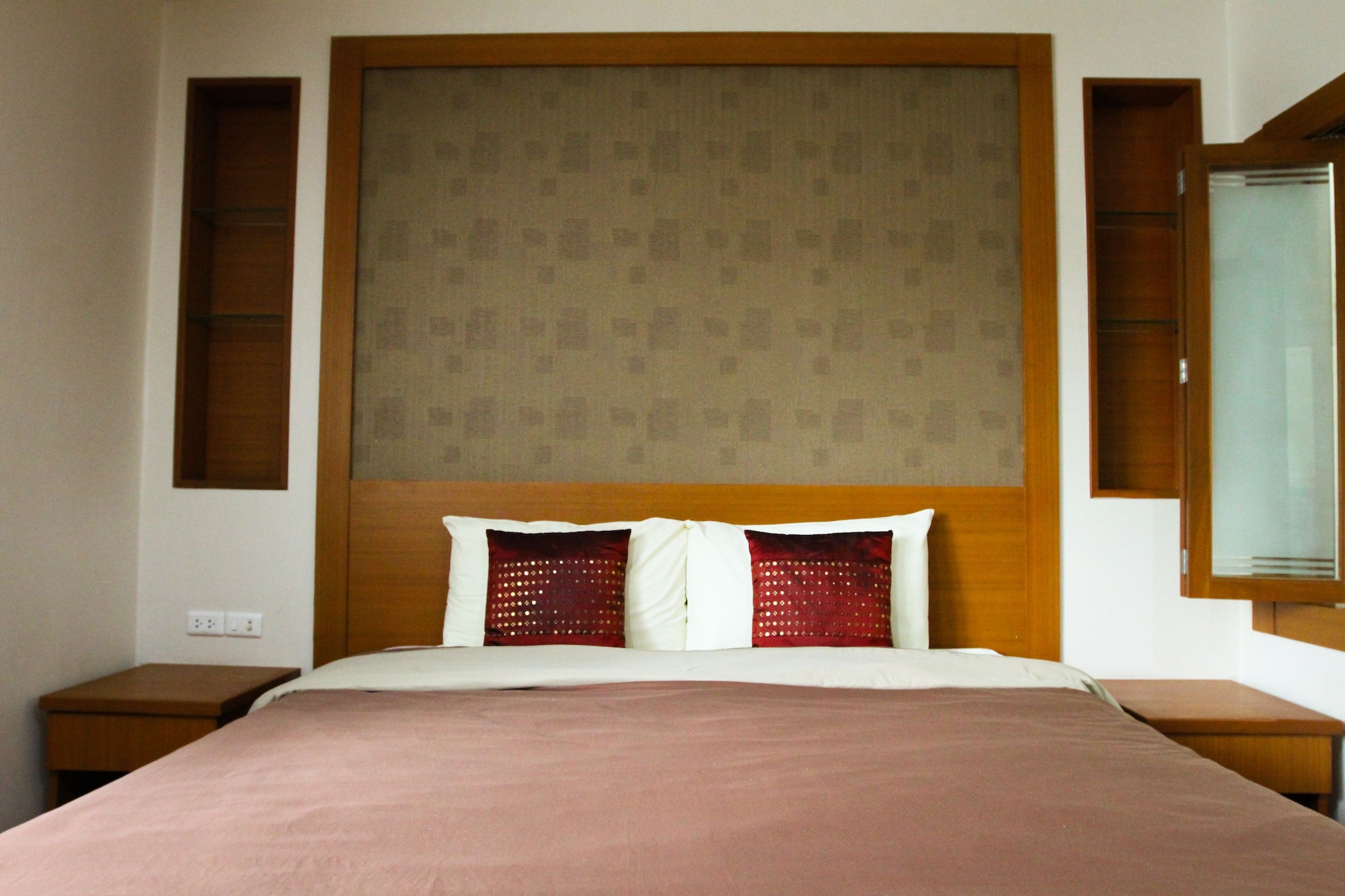2 BEDROOMS, STANDARD