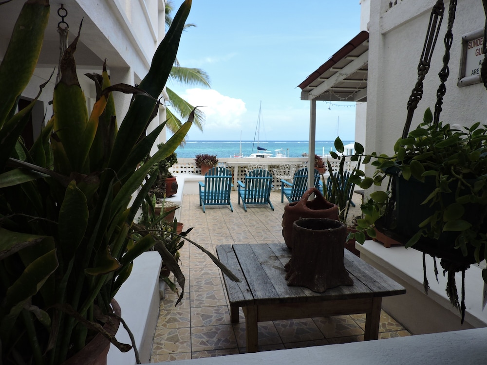 Spindrift Hotel 12/75