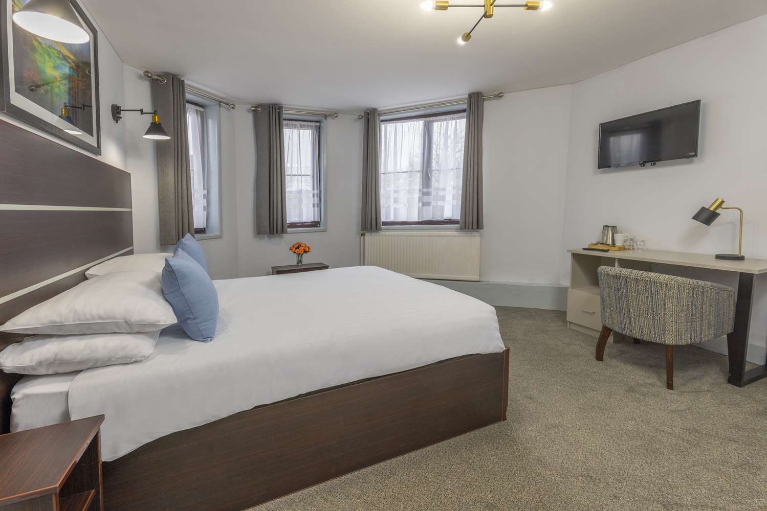غرفة قياسية بسرير كينج