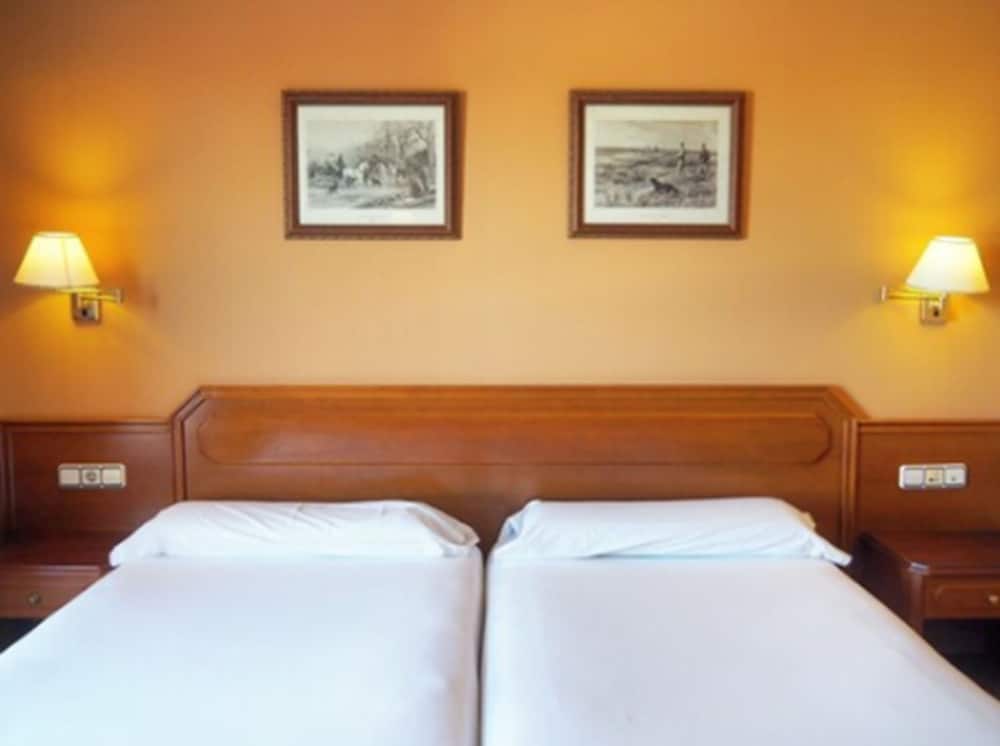 Hotel Humanes 35/65