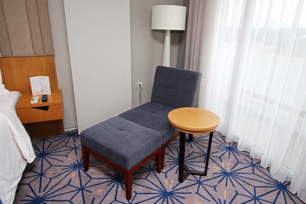 Swiss-Belhotel Pondok Indah 50/69