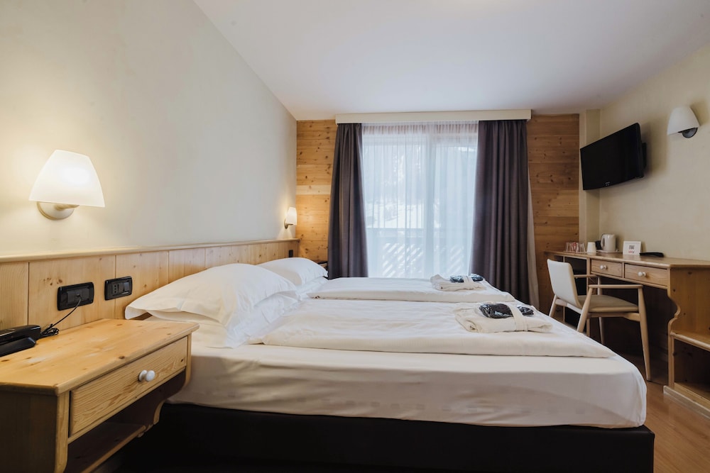 CLASSIC, QUEEN BED, BALCONY