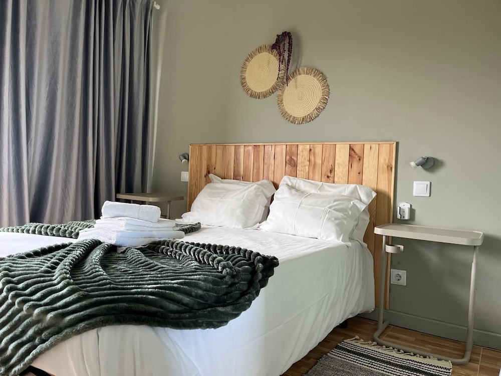BASIC, DOUBLE BED, PRIVATE BATHROOM