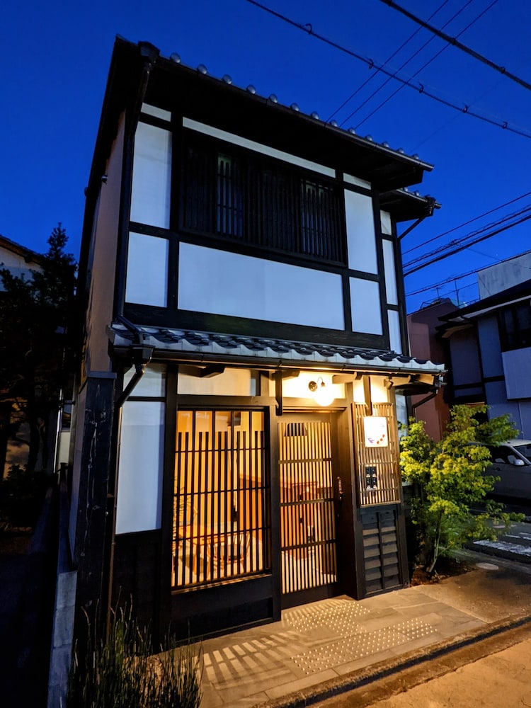 FOUR SEASONS INN KYOTO 2/21