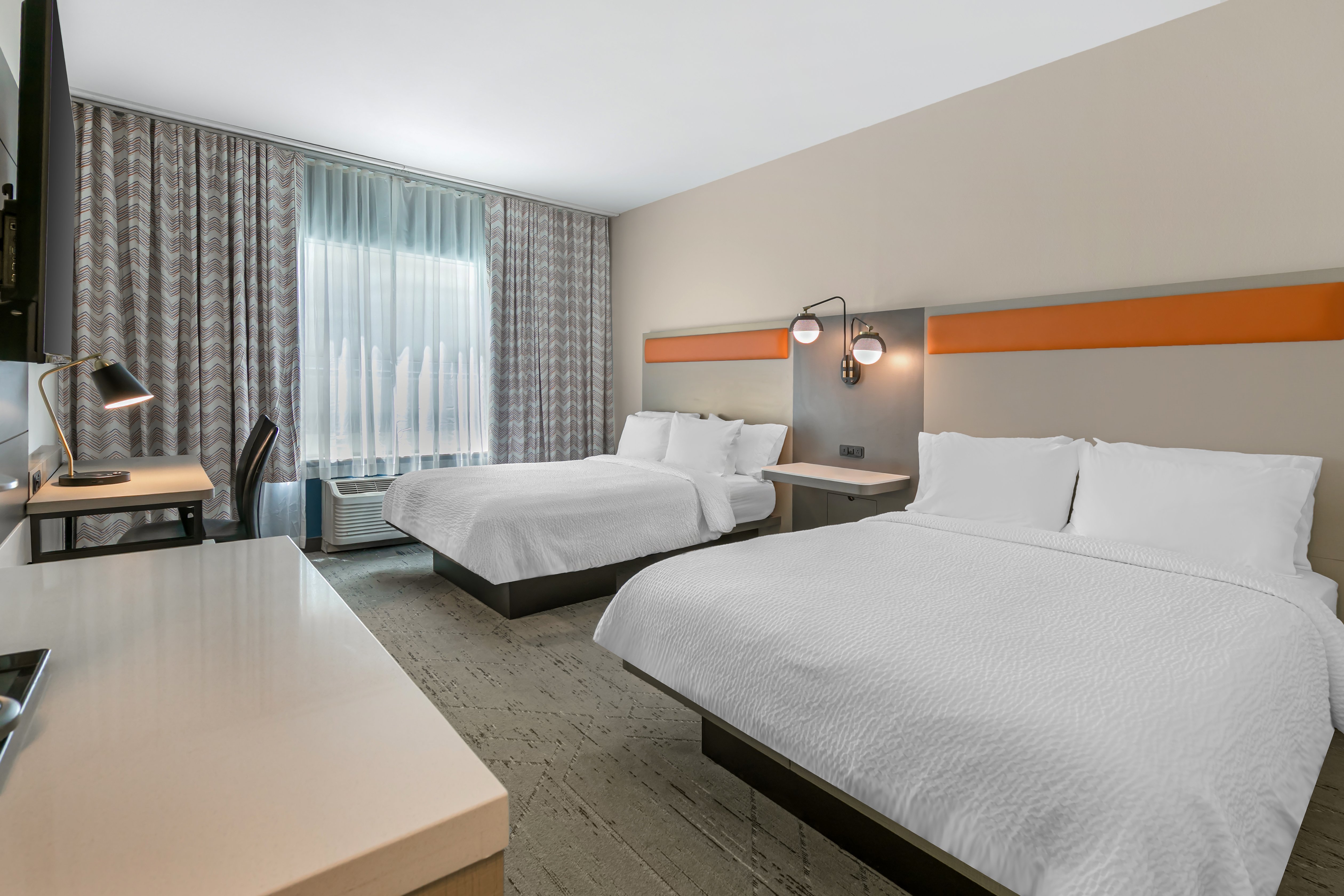 Holiday Inn Express & Suites Clemson - Univ Area 27/82