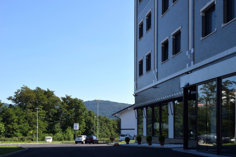 Hotel New Bilbao Airport 25/35
