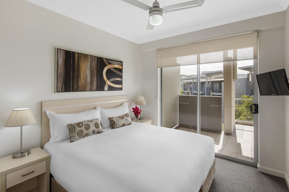 Oaks Brisbane Mews Suites 7/27