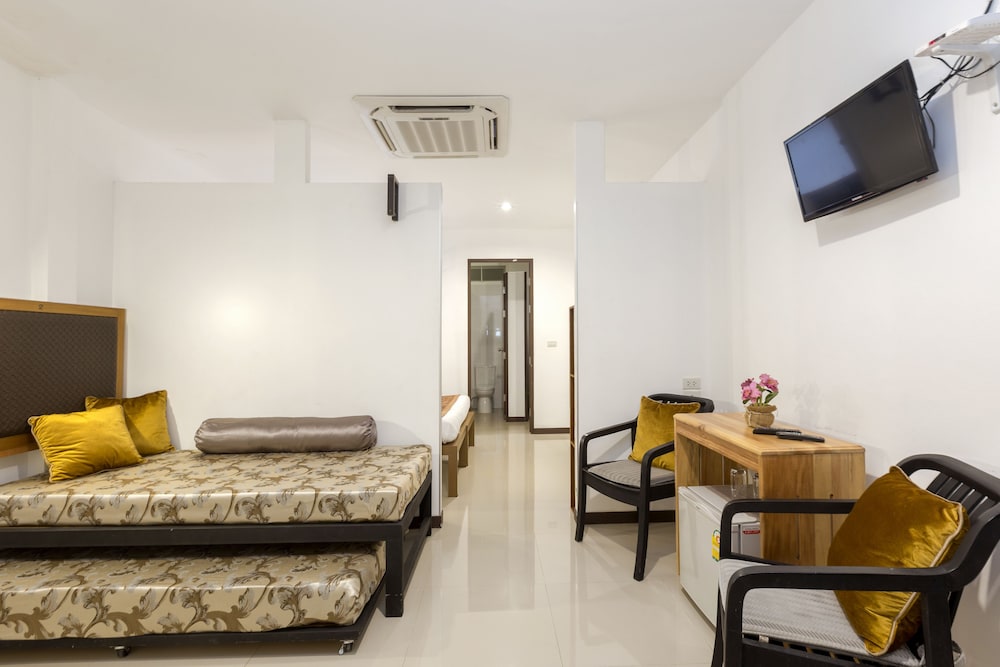 The Lantern Hostel Phuket 30/50