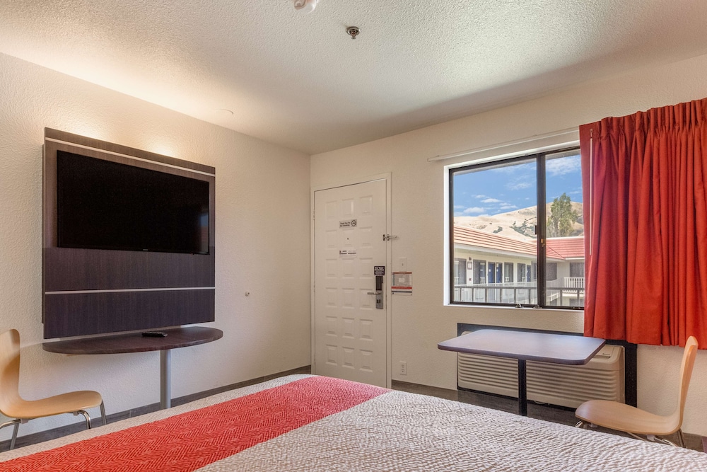 Motel6 Fremont, CA - South 36/57