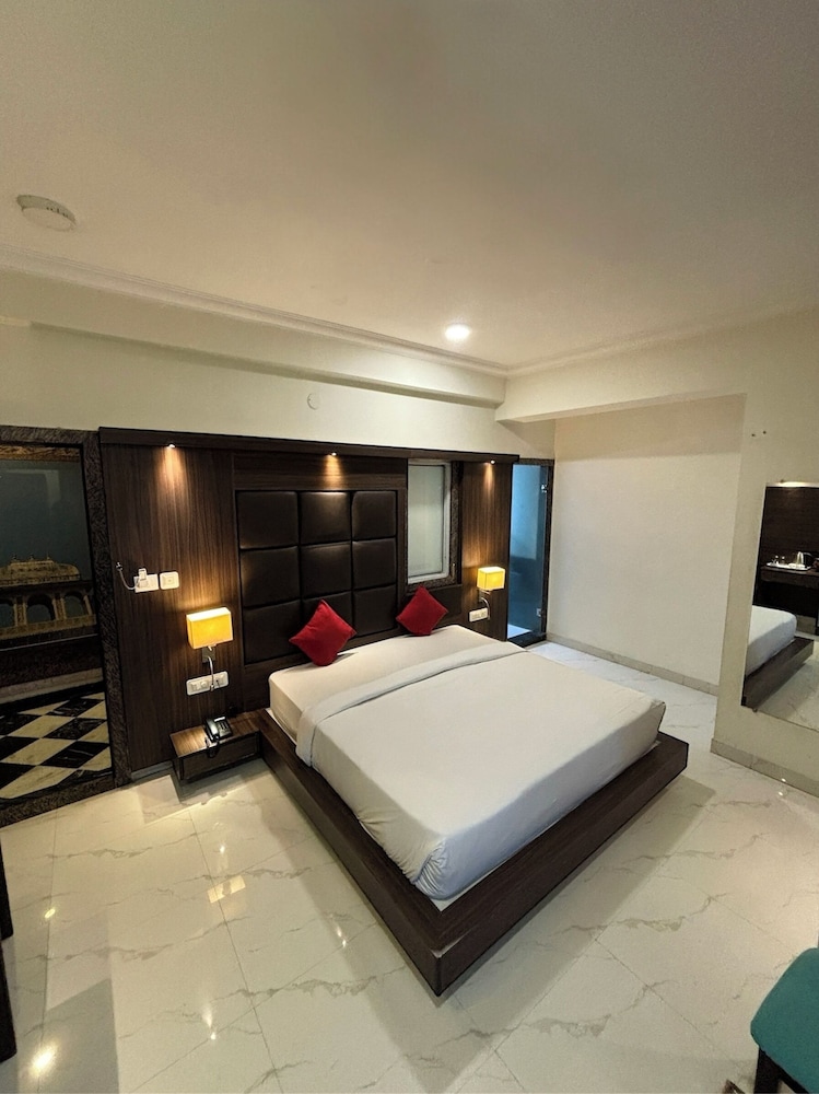 Hotel Gyan Garh Udaipur 15/49