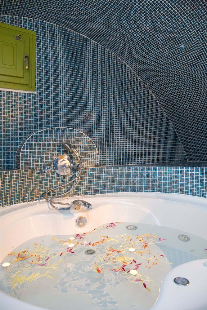 Asha Luxury Suites - Adults Only 65/67