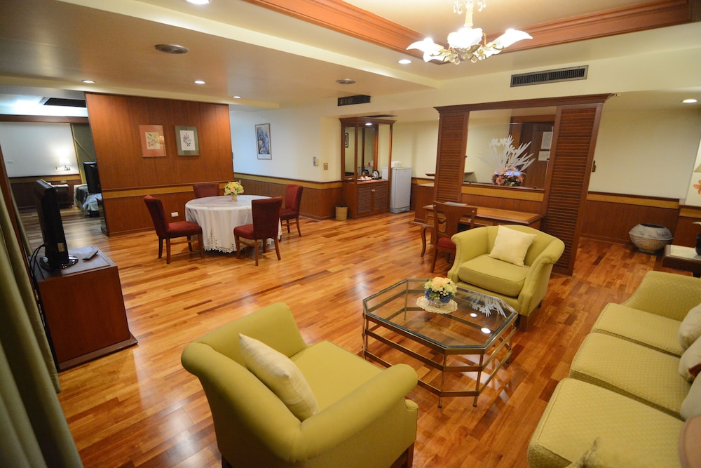 Charoen Hotel 59/71