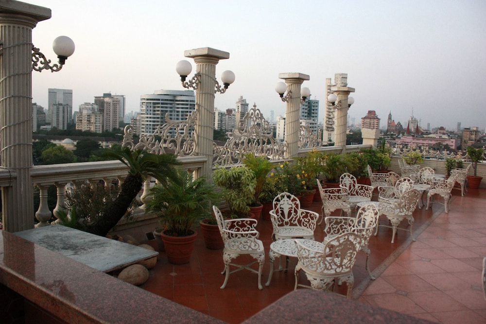Garden Hotel 46/50