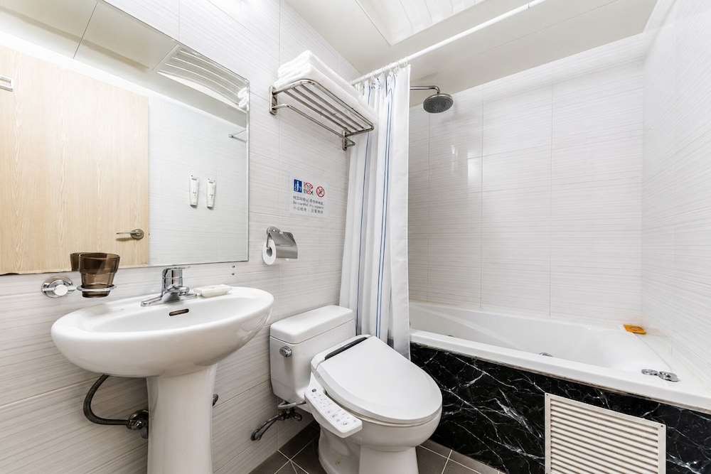 Friendly Dh Naissance Hotel By Mindrum Group 48/48