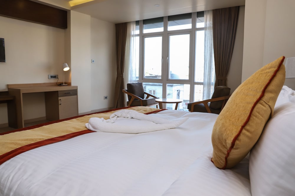 Retro Hotel And Spa 9/28