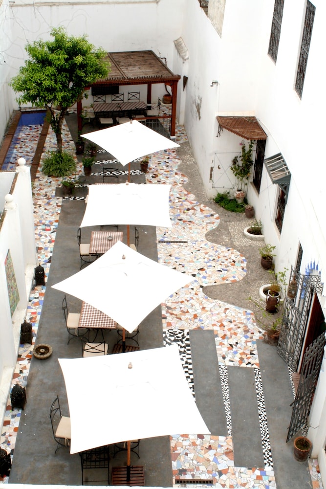 Hotel Blanco Riad 39/45