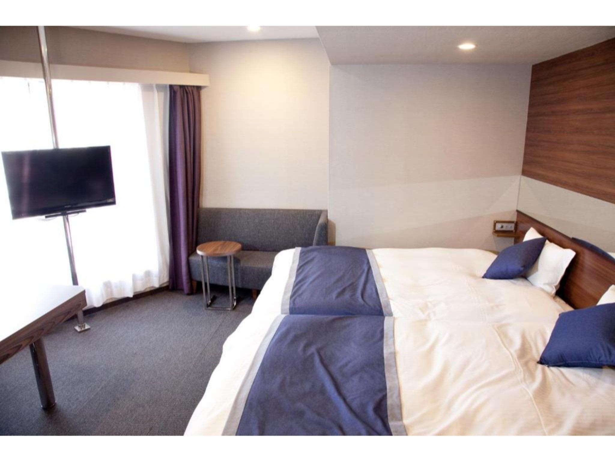 Hollywood, Semi Double Bed, Twin Beds, Smoking