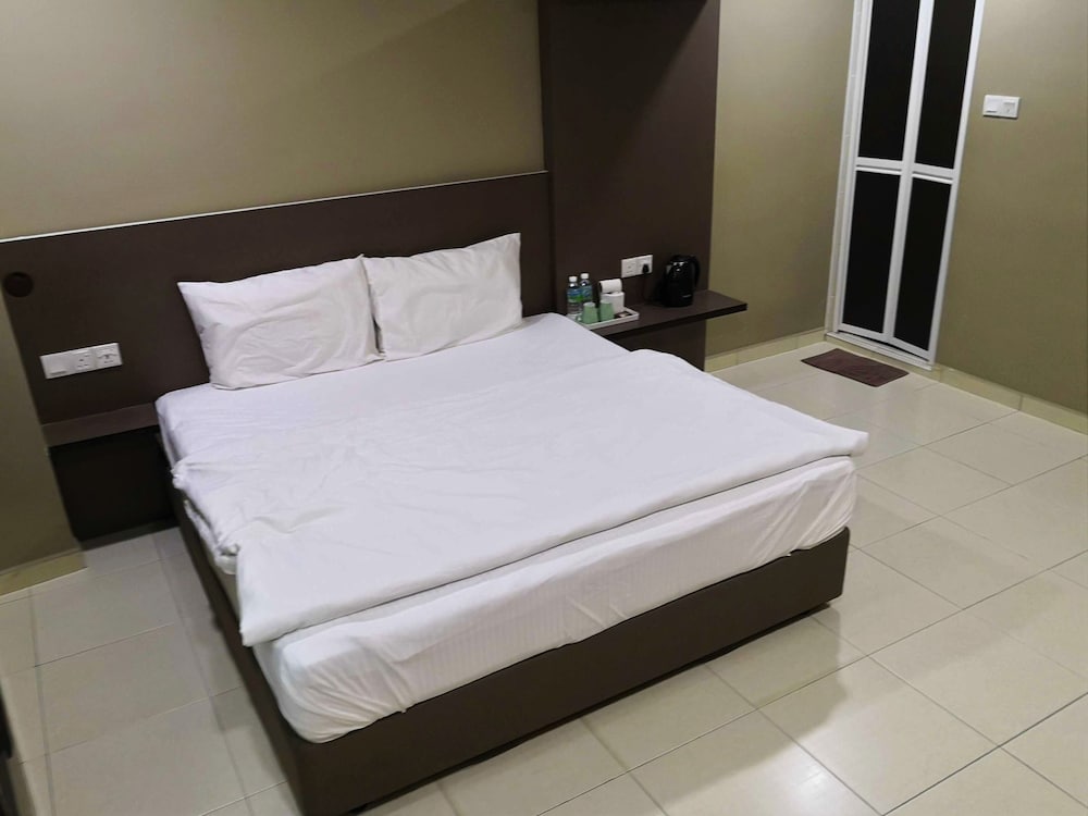 Tropika Garden Hotel 11/41