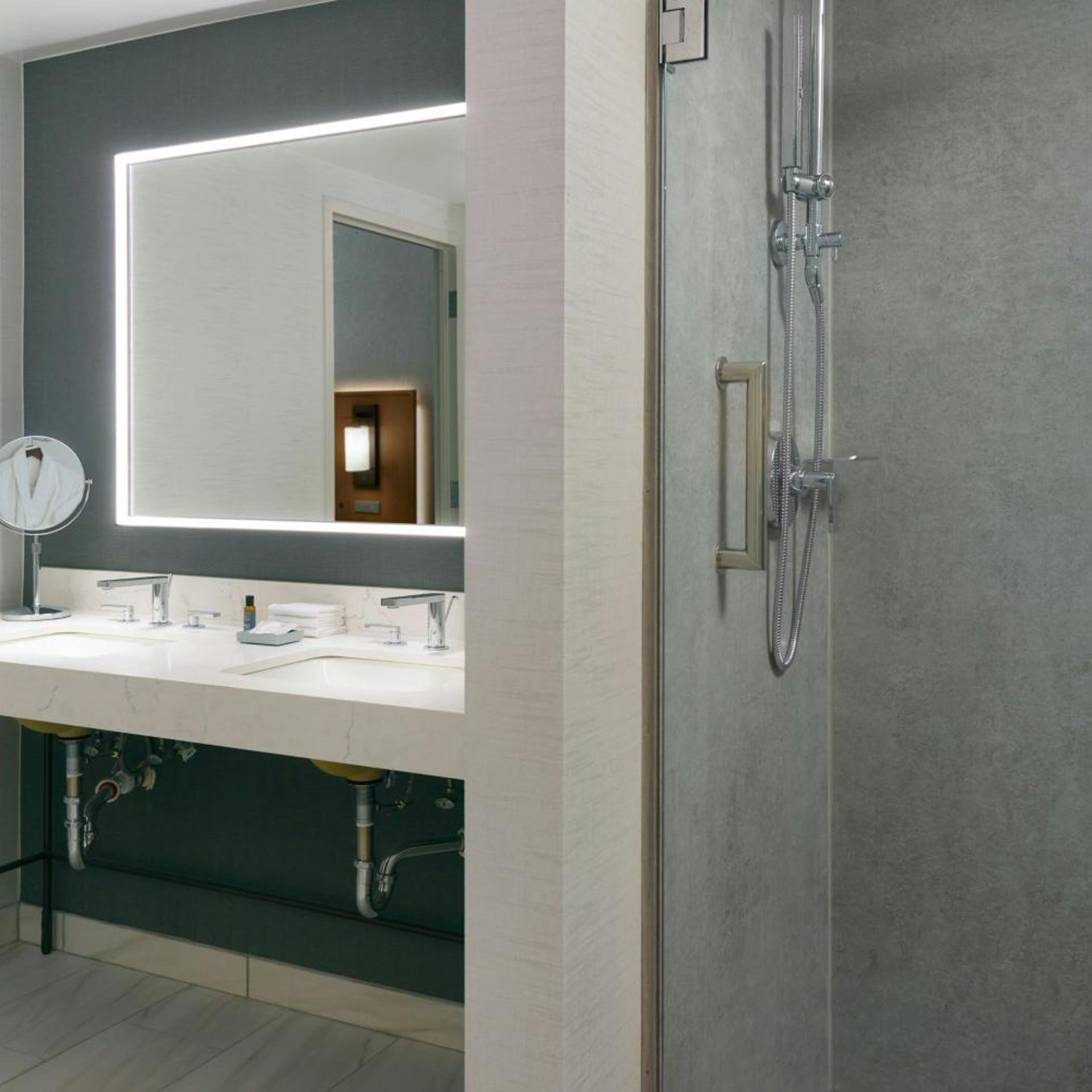جناح بسرير كينج بغرفة نوم واحدة مع أريكة، The Westin Huntsville 6/9