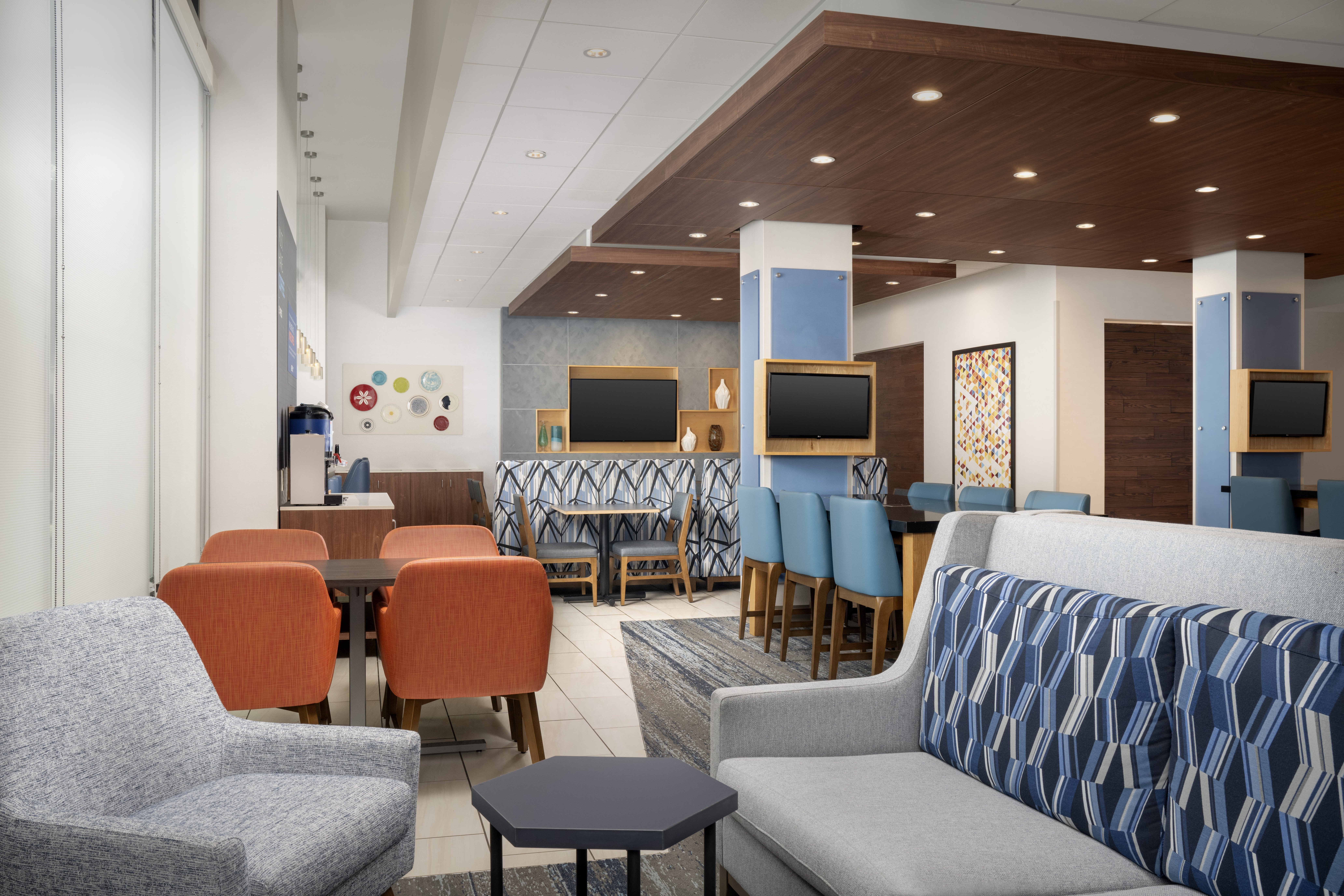 Holiday Inn Express Suites Pittsburgh North Shore 47/60