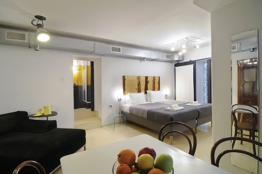 STUDIO, GARDEN VIEW, GROUND FLOOR