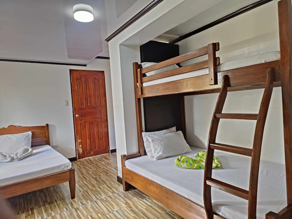 BASIC, MULTIPLE BEDS, MOUNTAIN VIEW, PRIVATE BATHROOM
