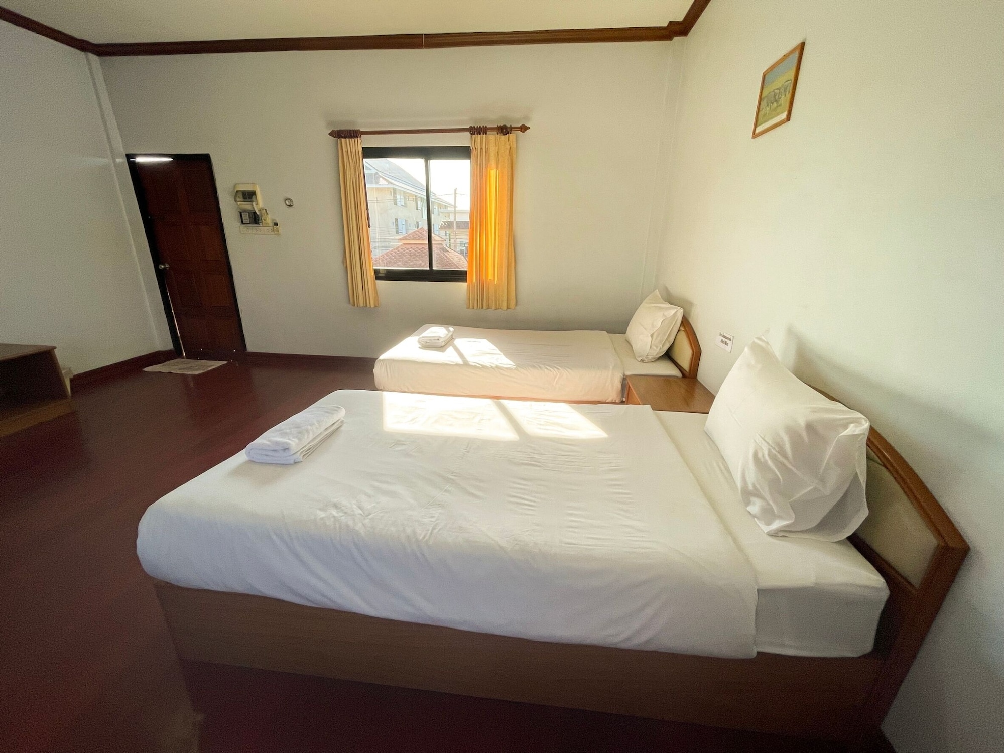 ROOM, TWIN BEDS