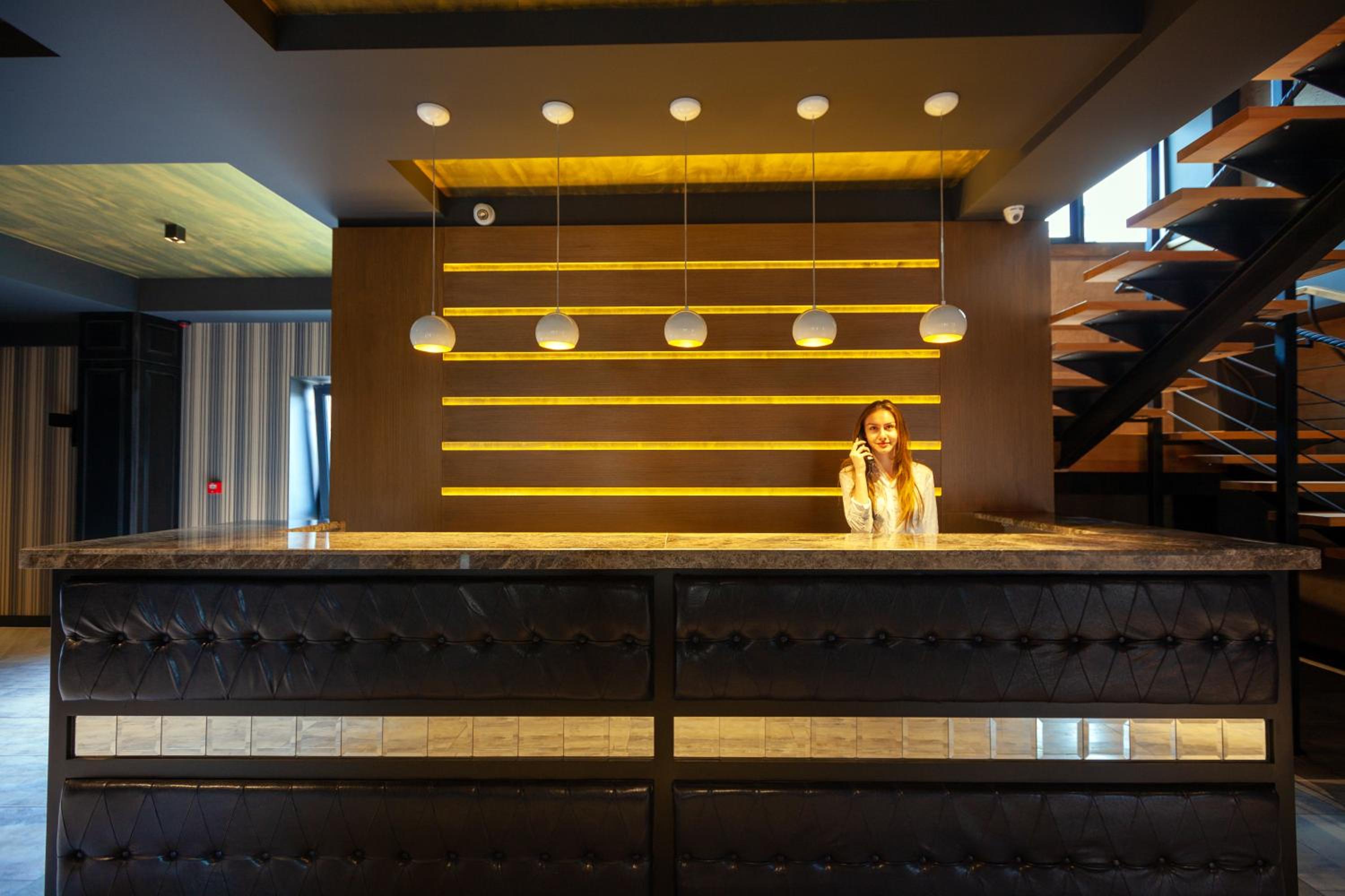 Solomon Hotel 9/51